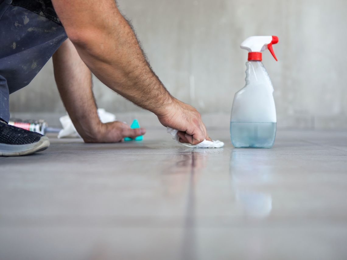 Entfernen Hartnäckiger Flecken und Verunreinigungen.