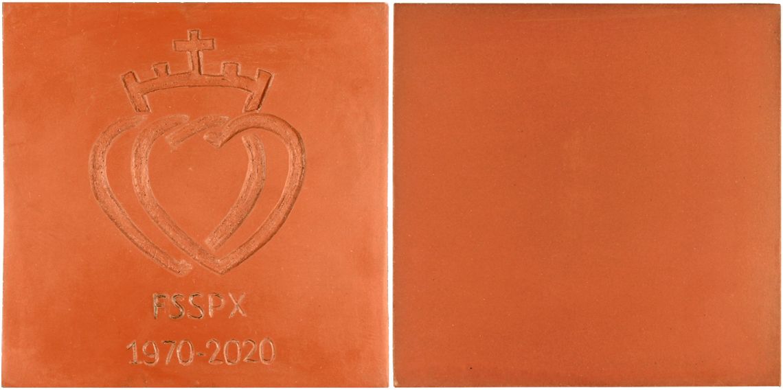 Zwei Klinkerplatten - eine mit Emblem - für die Nachfertigung Kapelle Schwandegg
